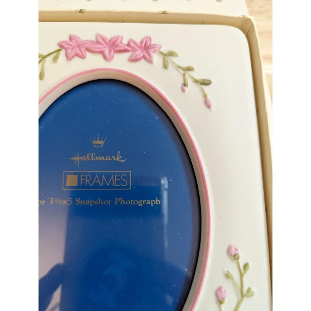 Hallmark Frames oval porcelain pink flower / buds 3 1/2 x 5 Snapshot photo w/box